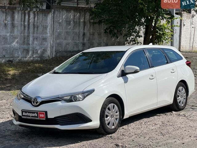 Белый Тойота Аурис, объемом двигателя 1.6 л и пробегом 227 тыс. км за 10840 $, фото 1 на Automoto.ua