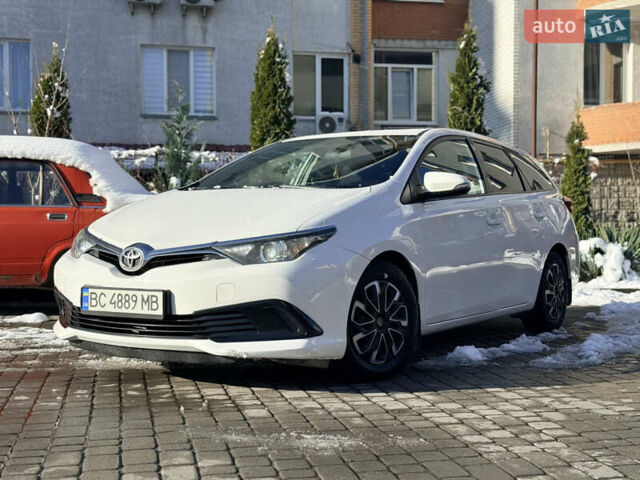 Білий Тойота Ауріс, об'ємом двигуна 1.36 л та пробігом 288 тис. км за 9400 $, фото 1 на Automoto.ua