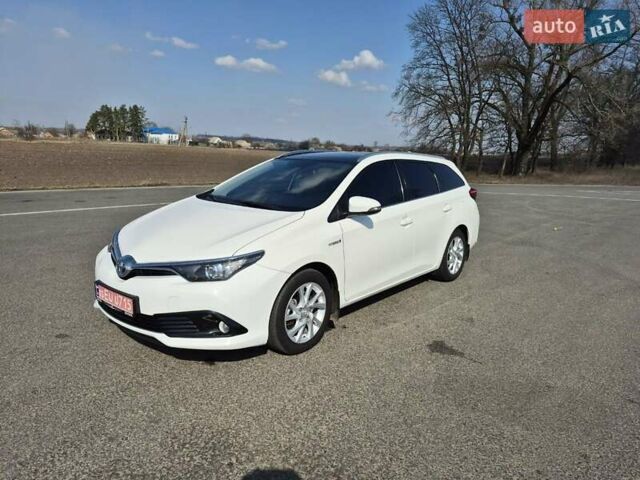 Белый Тойота Аурис, объемом двигателя 1.8 л и пробегом 97 тыс. км за 15150 $, фото 1 на Automoto.ua