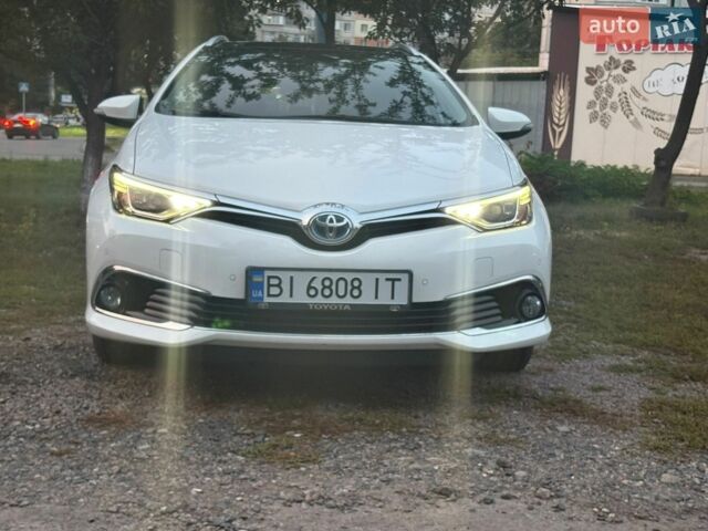 Білий Тойота Ауріс, об'ємом двигуна 1.8 л та пробігом 280 тис. км за 19900 $, фото 1 на Automoto.ua