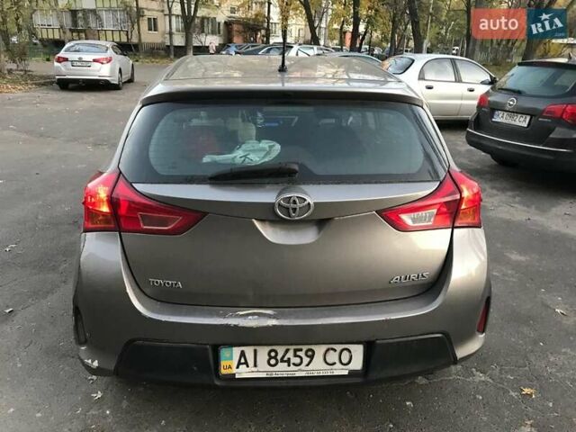 Бежевий Тойота Ауріс, об'ємом двигуна 1.33 л та пробігом 645 тис. км за 6300 $, фото 1 на Automoto.ua