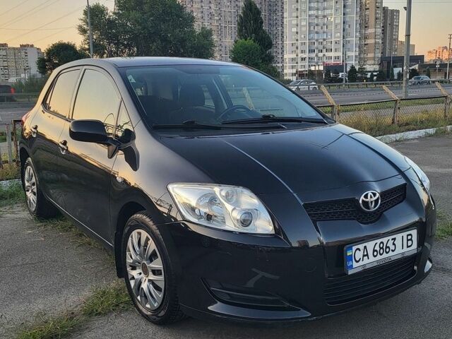 Черный Тойота Аурис, объемом двигателя 1.6 л и пробегом 197 тыс. км за 5500 $, фото 1 на Automoto.ua