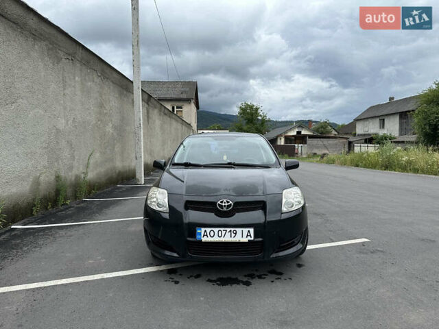 Черный Тойота Аурис, объемом двигателя 1.6 л и пробегом 183 тыс. км за 6450 $, фото 1 на Automoto.ua