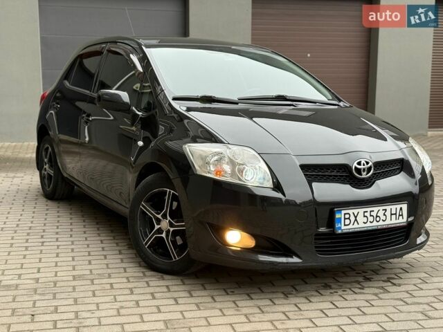 Чорний Тойота Ауріс, об'ємом двигуна 1.6 л та пробігом 187 тис. км за 6500 $, фото 1 на Automoto.ua