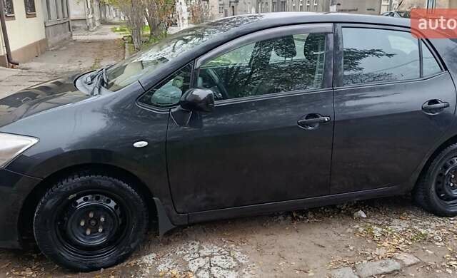 Чорний Тойота Ауріс, об'ємом двигуна 1.6 л та пробігом 154 тис. км за 6700 $, фото 1 на Automoto.ua