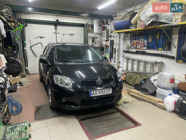 Чорний Тойота Ауріс, об'ємом двигуна 1.6 л та пробігом 192 тис. км за 5850 $, фото 1 на Automoto.ua