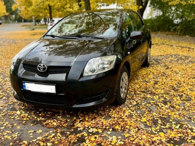 Чорний Тойота Ауріс, об'ємом двигуна 1.4 л та пробігом 3 тис. км за 6300 $, фото 1 на Automoto.ua