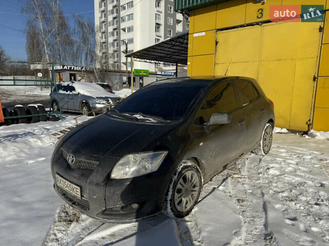 Черный Тойота Аурис, объемом двигателя 1.6 л и пробегом 180 тыс. км за 3900 $, фото 1 на Automoto.ua