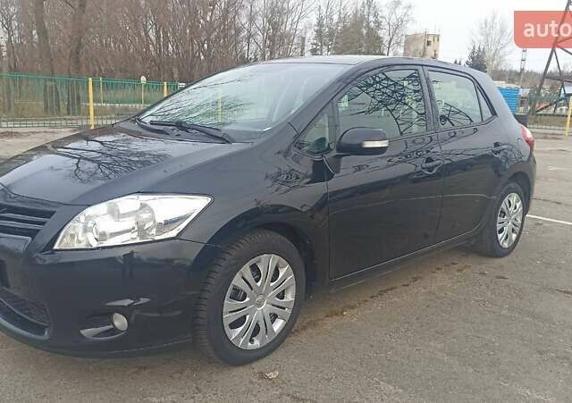 Чорний Тойота Ауріс, об'ємом двигуна 1.33 л та пробігом 150 тис. км за 8200 $, фото 1 на Automoto.ua