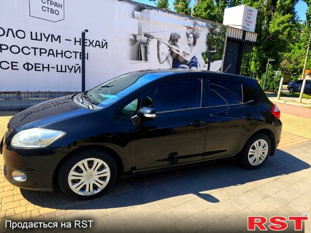 Черный Тойота Аурис, объемом двигателя 1.6 л и пробегом 160 тыс. км за 5900 $, фото 1 на Automoto.ua