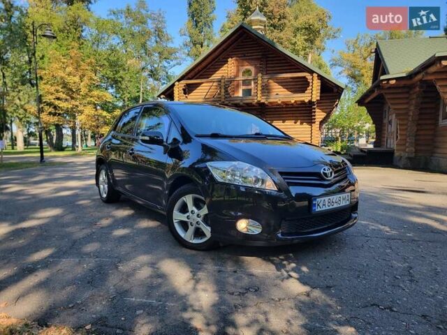 Черный Тойота Аурис, объемом двигателя 1.6 л и пробегом 169 тыс. км за 10800 $, фото 1 на Automoto.ua