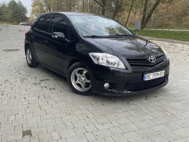 Черный Тойота Аурис, объемом двигателя 1.4 л и пробегом 280 тыс. км за 5700 $, фото 1 на Automoto.ua