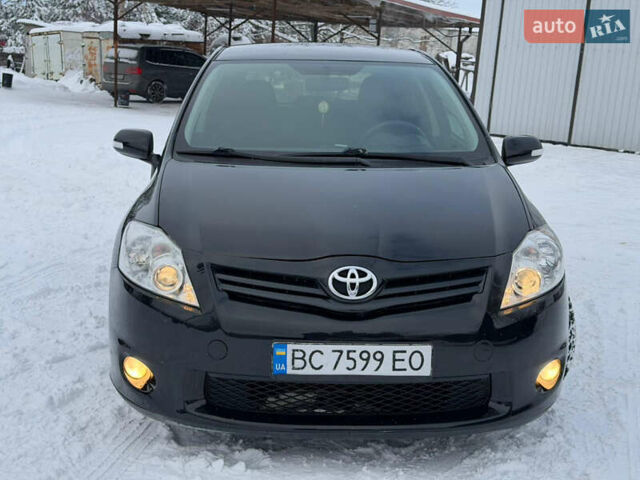 Черный Тойота Аурис, объемом двигателя 1.36 л и пробегом 220 тыс. км за 6500 $, фото 1 на Automoto.ua