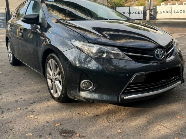 Черный Тойота Аурис, объемом двигателя 1.8 л и пробегом 256 тыс. км за 6173 $, фото 1 на Automoto.ua