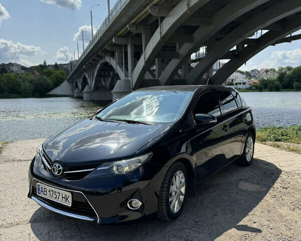 Черный Тойота Аурис, объемом двигателя 1.36 л и пробегом 189 тыс. км за 9400 $, фото 1 на Automoto.ua
