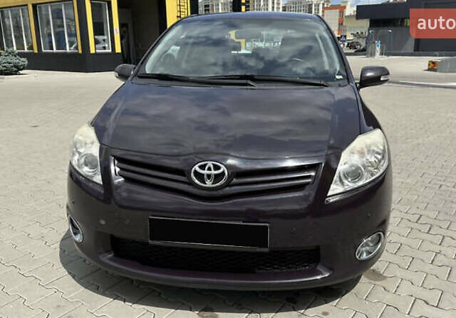 Фіолетовий Тойота Ауріс, об'ємом двигуна 1.6 л та пробігом 150 тис. км за 10750 $, фото 1 на Automoto.ua