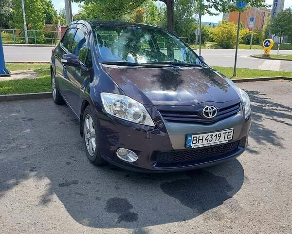 Фиолетовый Тойота Аурис, объемом двигателя 1.6 л и пробегом 157 тыс. км за 9900 $, фото 1 на Automoto.ua