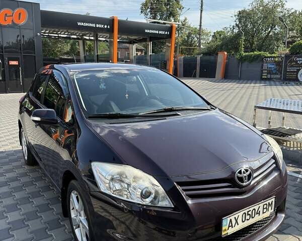 Фиолетовый Тойота Аурис, объемом двигателя 1.6 л и пробегом 146 тыс. км за 11000 $, фото 1 на Automoto.ua