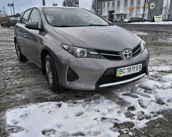 Коричневый Тойота Аурис, объемом двигателя 1.33 л и пробегом 177 тыс. км за 9775 $, фото 1 на Automoto.ua