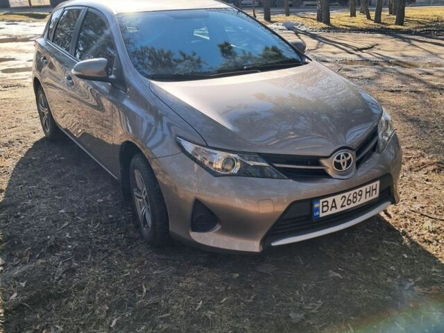 Коричневий Тойота Ауріс, об'ємом двигуна 1.33 л та пробігом 111 тис. км за 9300 $, фото 1 на Automoto.ua