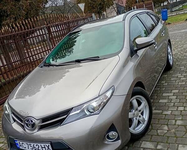 Коричневый Тойота Аурис, объемом двигателя 1.36 л и пробегом 196 тыс. км за 9700 $, фото 1 на Automoto.ua