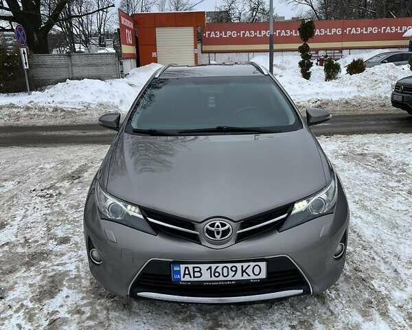 Коричневый Тойота Аурис, объемом двигателя 2 л и пробегом 250 тыс. км за 9950 $, фото 1 на Automoto.ua