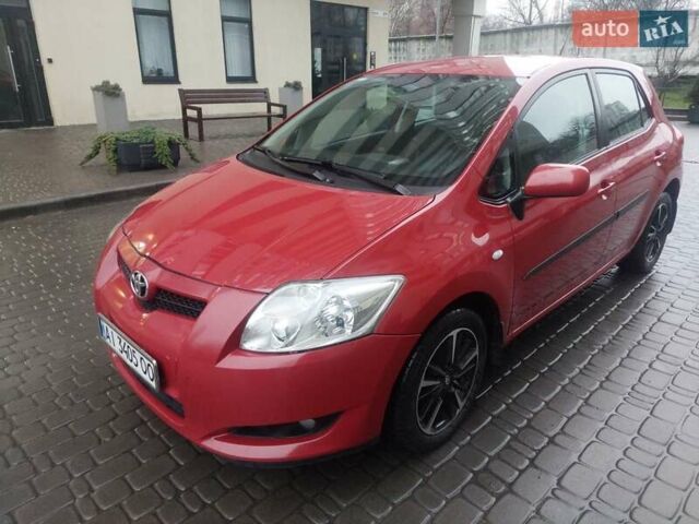 Красный Тойота Аурис, объемом двигателя 1.6 л и пробегом 134 тыс. км за 6999 $, фото 1 на Automoto.ua