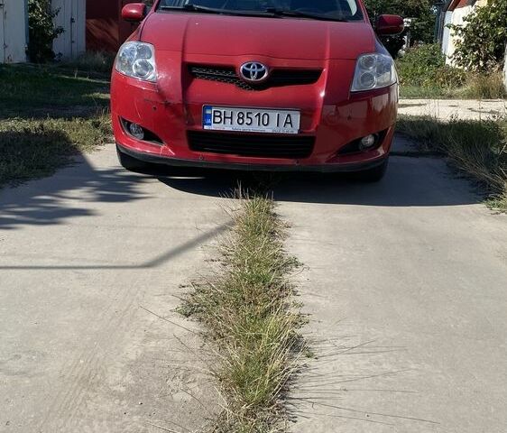 Красный Тойота Аурис, объемом двигателя 1.6 л и пробегом 170 тыс. км за 6500 $, фото 1 на Automoto.ua