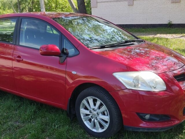 Красный Тойота Аурис, объемом двигателя 1.6 л и пробегом 155 тыс. км за 6900 $, фото 1 на Automoto.ua