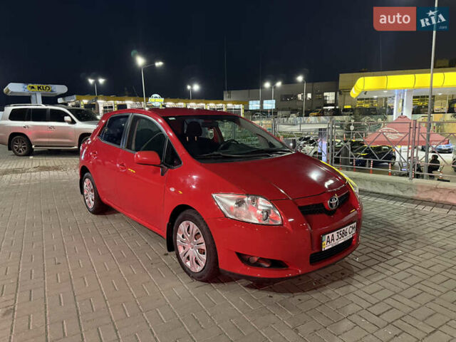 Красный Тойота Аурис, объемом двигателя 1.6 л и пробегом 206 тыс. км за 7150 $, фото 1 на Automoto.ua