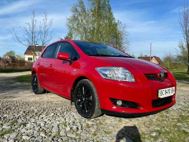 Красный Тойота Аурис, объемом двигателя 1.6 л и пробегом 213 тыс. км за 6400 $, фото 1 на Automoto.ua