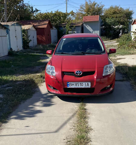 Красный Тойота Аурис, объемом двигателя 1.6 л и пробегом 170 тыс. км за 6500 $, фото 1 на Automoto.ua