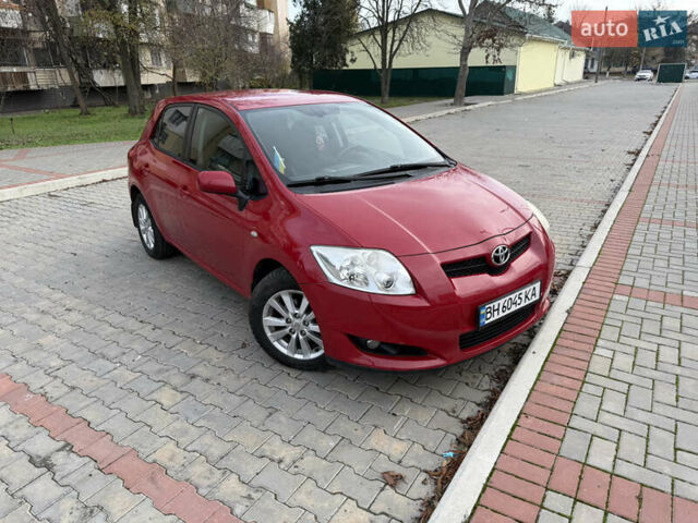 Красный Тойота Аурис, объемом двигателя 1.6 л и пробегом 186 тыс. км за 6900 $, фото 1 на Automoto.ua