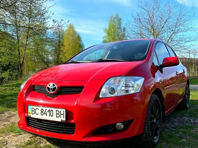 Красный Тойота Аурис, объемом двигателя 1.6 л и пробегом 210 тыс. км за 6400 $, фото 1 на Automoto.ua