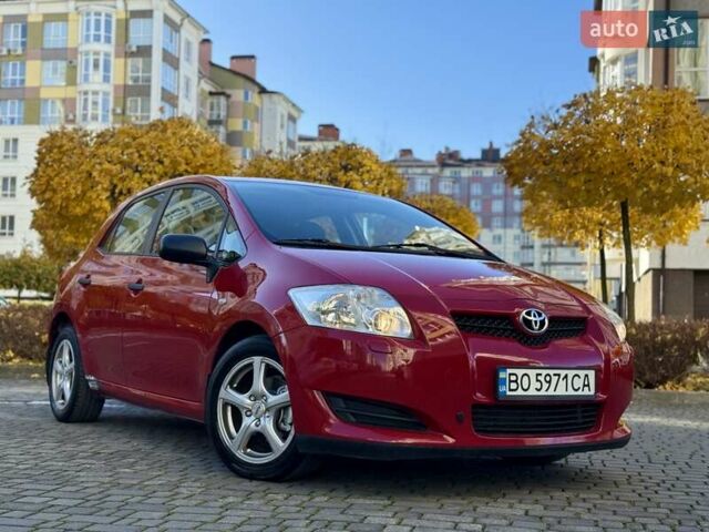 Червоний Тойота Ауріс, об'ємом двигуна 1.4 л та пробігом 220 тис. км за 7000 $, фото 1 на Automoto.ua