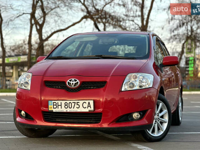 Червоний Тойота Ауріс, об'ємом двигуна 1.6 л та пробігом 85 тис. км за 8700 $, фото 1 на Automoto.ua