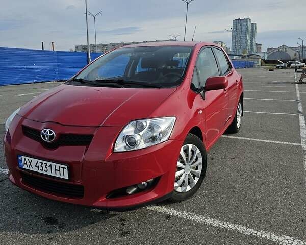 Червоний Тойота Ауріс, об'ємом двигуна 1.6 л та пробігом 142 тис. км за 6950 $, фото 1 на Automoto.ua