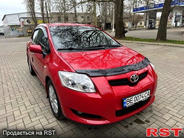Красный Тойота Аурис, объемом двигателя 1.6 л и пробегом 240 тыс. км за 6500 $, фото 1 на Automoto.ua