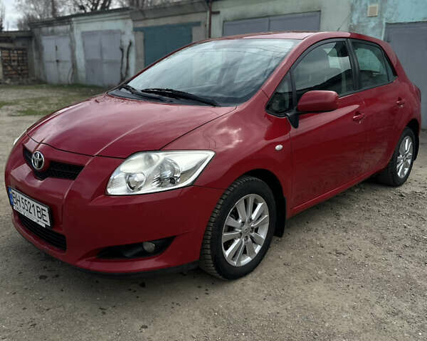 Красный Тойота Аурис, объемом двигателя 1.6 л и пробегом 104 тыс. км за 7200 $, фото 1 на Automoto.ua