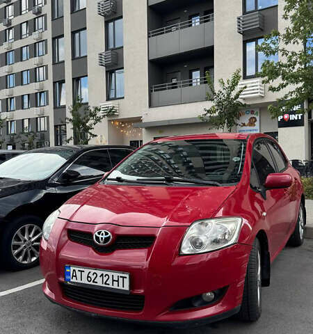 Красный Тойота Аурис, объемом двигателя 1.6 л и пробегом 189 тыс. км за 5800 $, фото 1 на Automoto.ua
