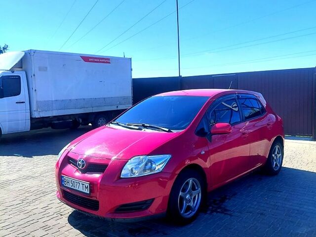 Красный Тойота Аурис, объемом двигателя 1.6 л и пробегом 150 тыс. км за 6500 $, фото 1 на Automoto.ua