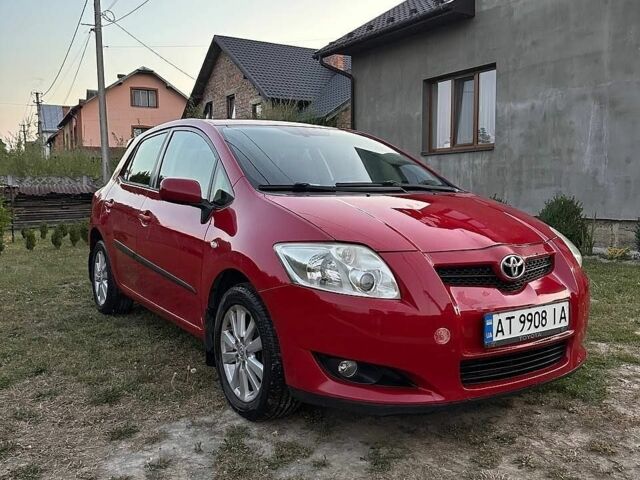 Червоний Тойота Ауріс, об'ємом двигуна 1.6 л та пробігом 250 тис. км за 5999 $, фото 1 на Automoto.ua