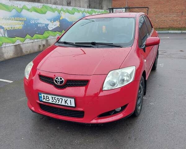 Червоний Тойота Ауріс, об'ємом двигуна 1.6 л та пробігом 243 тис. км за 6900 $, фото 1 на Automoto.ua
