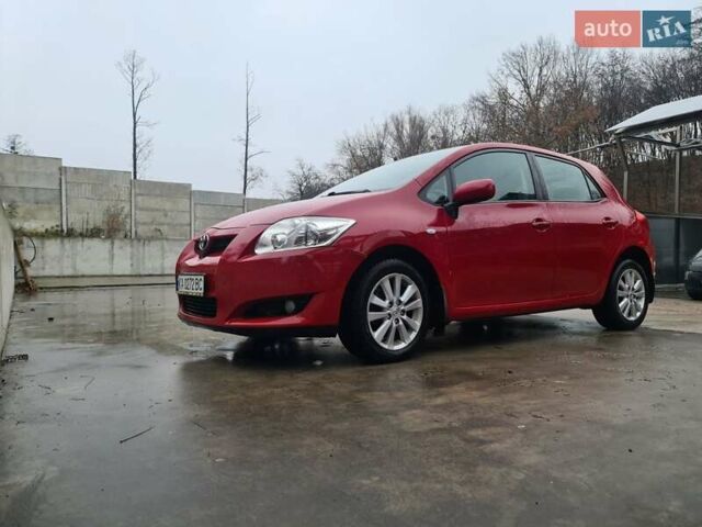 Красный Тойота Аурис, объемом двигателя 1.6 л и пробегом 202 тыс. км за 6800 $, фото 1 на Automoto.ua