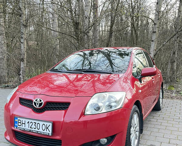 Красный Тойота Аурис, объемом двигателя 1.6 л и пробегом 145 тыс. км за 8000 $, фото 1 на Automoto.ua