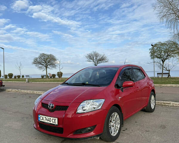 Красный Тойота Аурис, объемом двигателя 1.6 л и пробегом 123 тыс. км за 8500 $, фото 1 на Automoto.ua