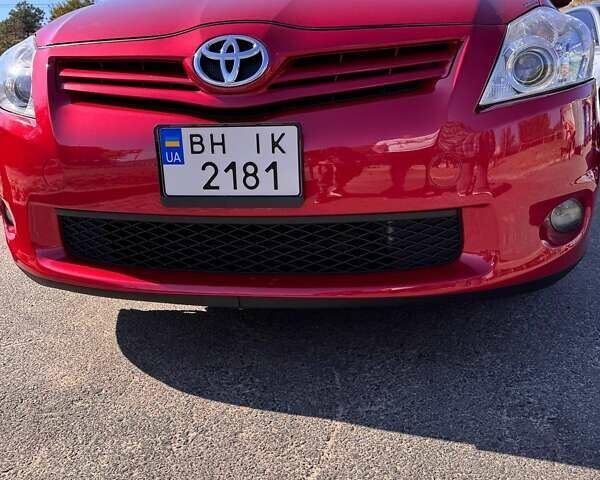 Червоний Тойота Ауріс, об'ємом двигуна 1.6 л та пробігом 219 тис. км за 9700 $, фото 1 на Automoto.ua