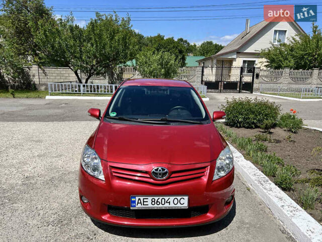 Красный Тойота Аурис, объемом двигателя 1.33 л и пробегом 157 тыс. км за 7500 $, фото 1 на Automoto.ua