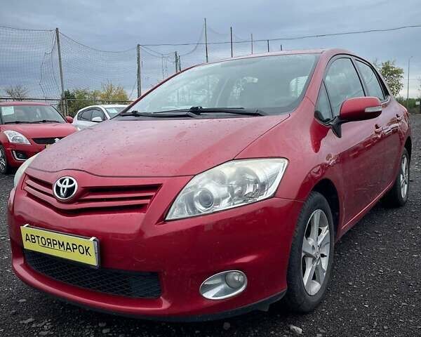 Красный Тойота Аурис, объемом двигателя 1.6 л и пробегом 299 тыс. км за 7990 $, фото 1 на Automoto.ua