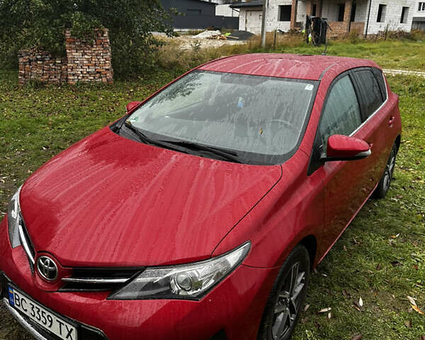 Червоний Тойота Ауріс, об'ємом двигуна 1.6 л та пробігом 129 тис. км за 14000 $, фото 1 на Automoto.ua